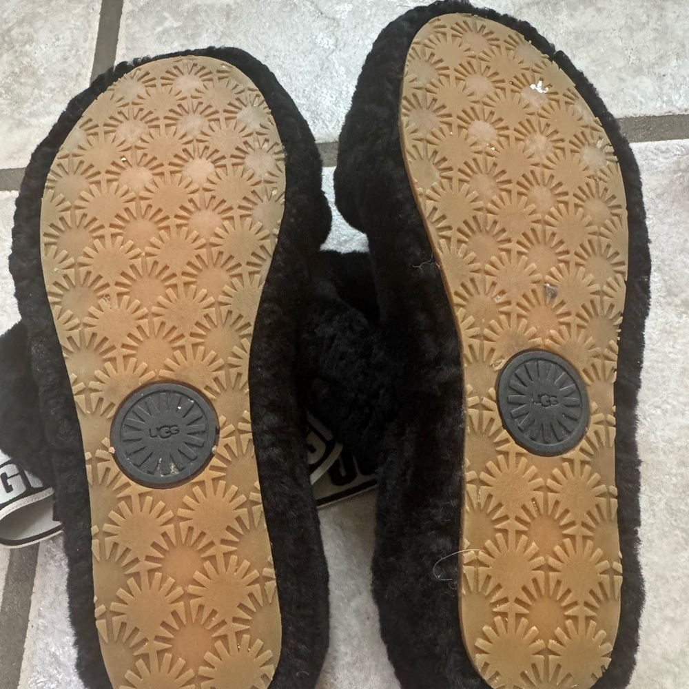 UGG Fluff Yeah Slides in Black - Iconic Plush Comfort - Picture 6 of 6